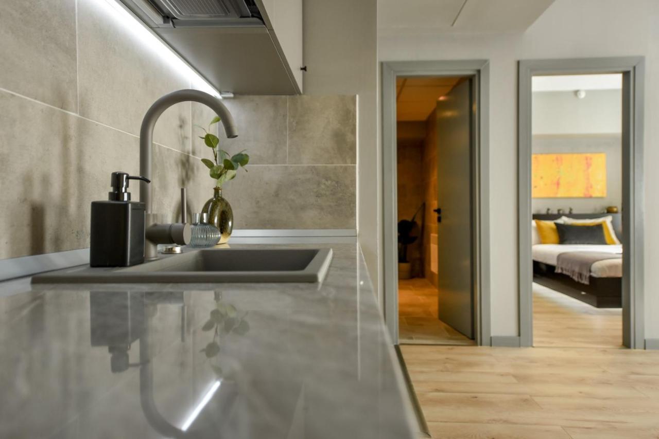 Luxury Near Radisson - Projector & Modern Design Apartment